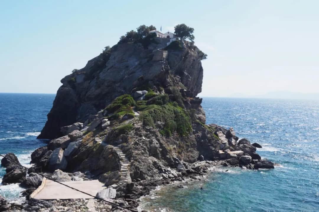 Gdzie kręcono film Mamma Mia i jakie miejsca warto zobaczyć?